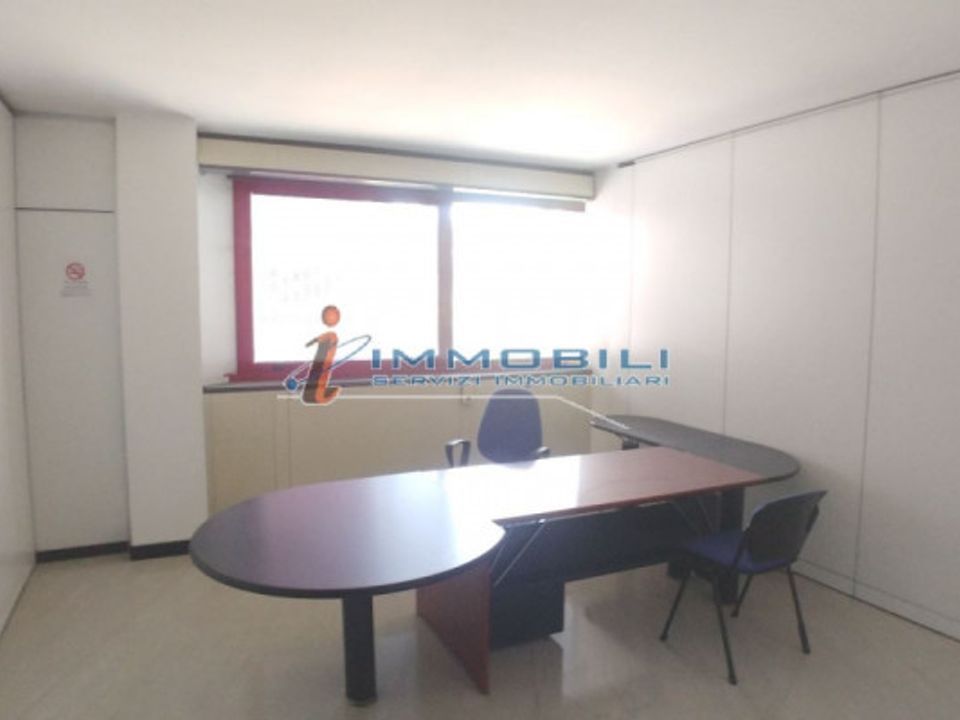 L'establiment comercial a Vimodrone, Milan - foto 3