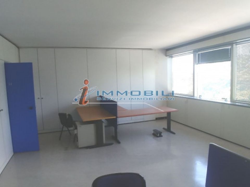 L'establiment comercial a Vimodrone, Milan - foto 4