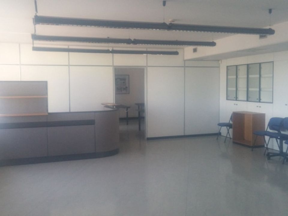 L'establiment comercial a Vimodrone, Milan - foto 5