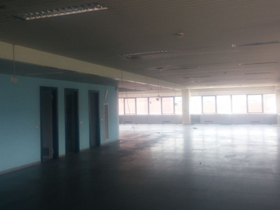 L'establiment comercial a Vimodrone, Milan - foto 4