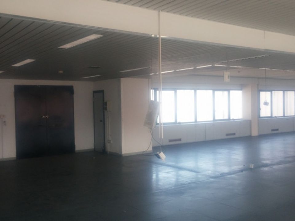 L'establiment comercial a Vimodrone, Milan - foto 5