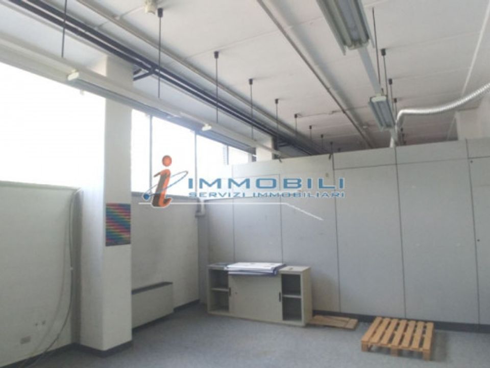 L'establiment comercial a Vimodrone, Milan - foto 1