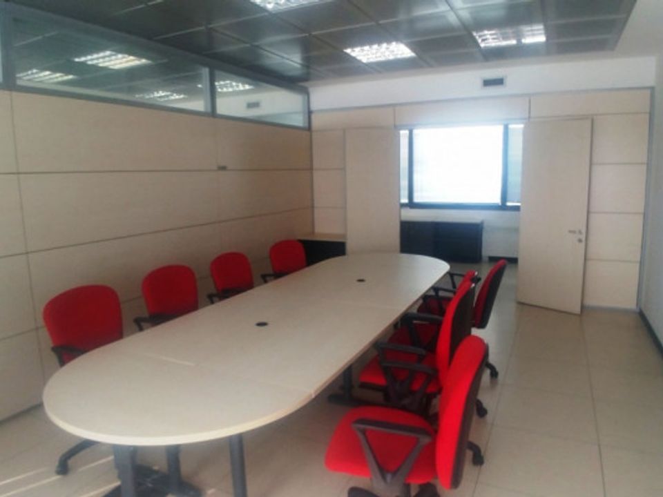 L'establiment comercial a Vimodrone, Milan - foto 4