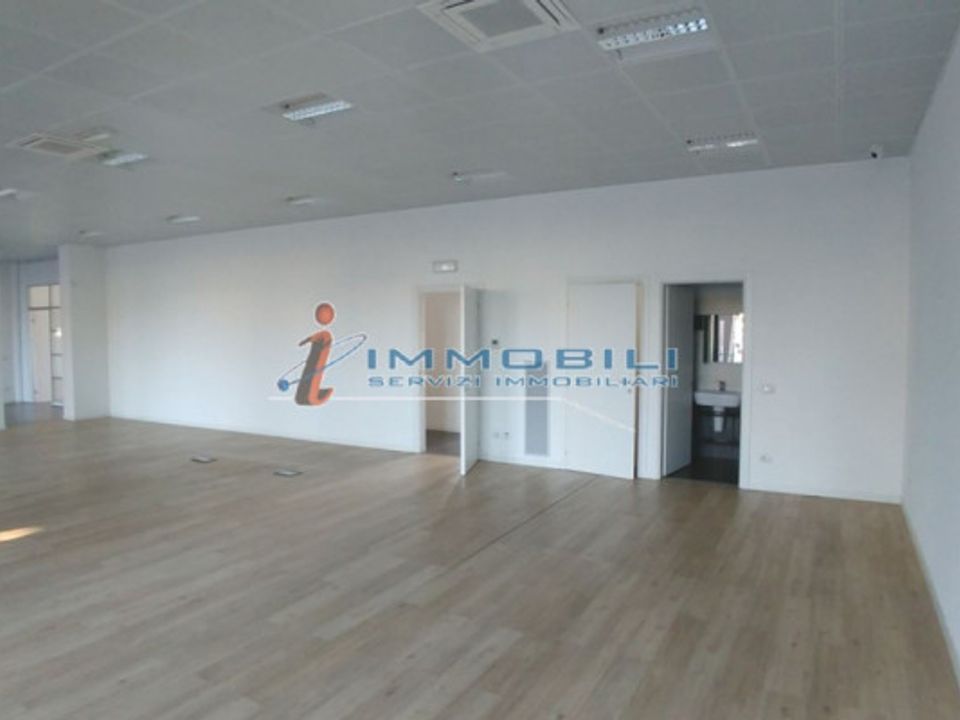Erhvervsejendom i Bernareggio, Monza and Brianza - foto 2