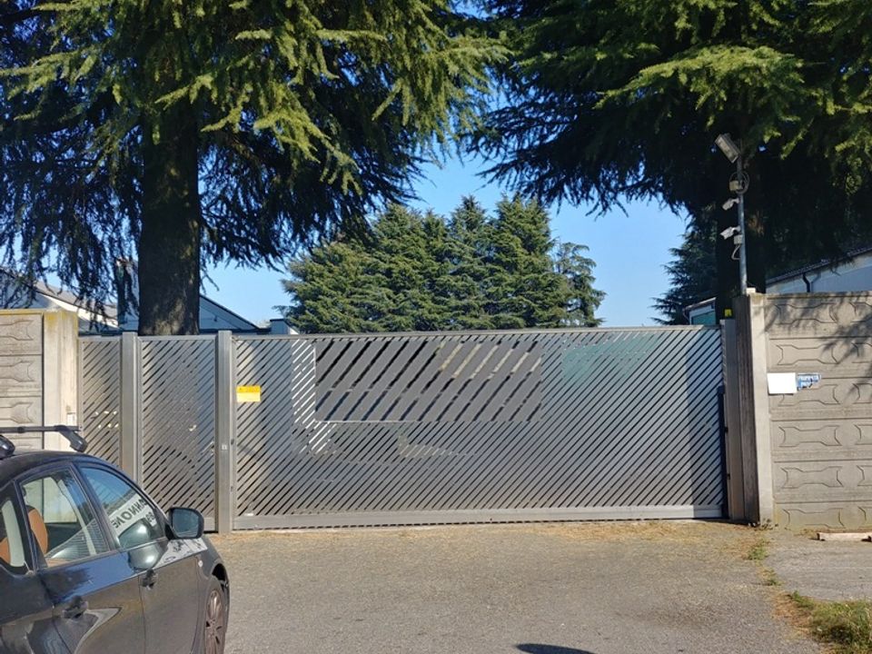 Erhvervsejendom i Usmate Velate, Monza and Brianza - foto 2