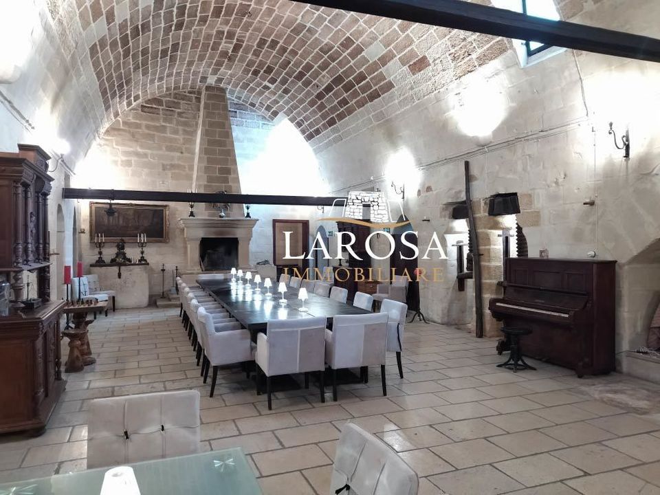 Commercial property in Lizzanello, Lecce - photo 1