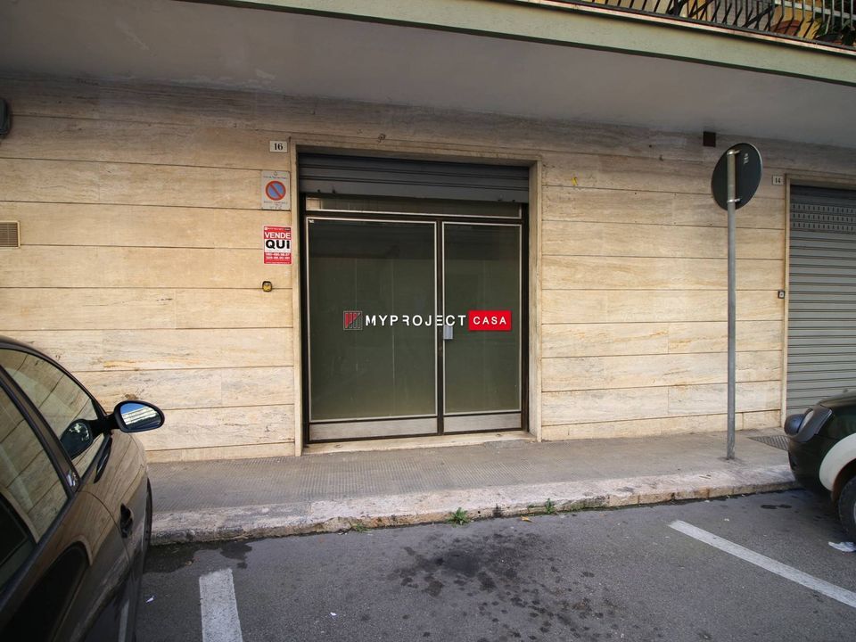 L'establiment comercial a Martina Franca, Taranto - foto 1