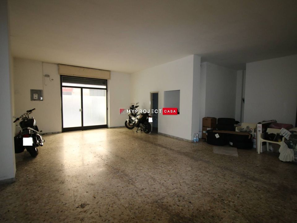 L'establiment comercial a Martina Franca, Taranto - foto 2