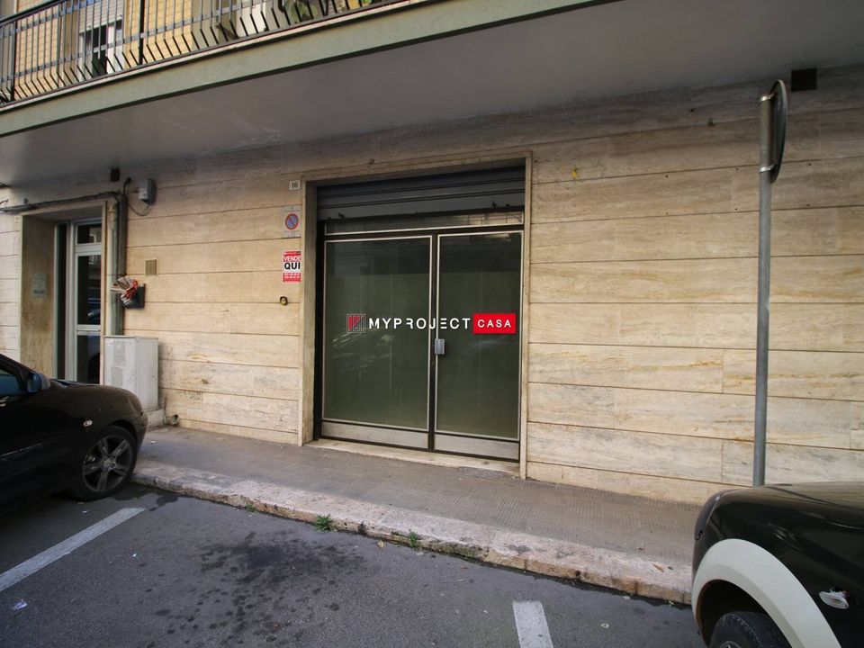 L'establiment comercial a Martina Franca, Taranto - foto 5