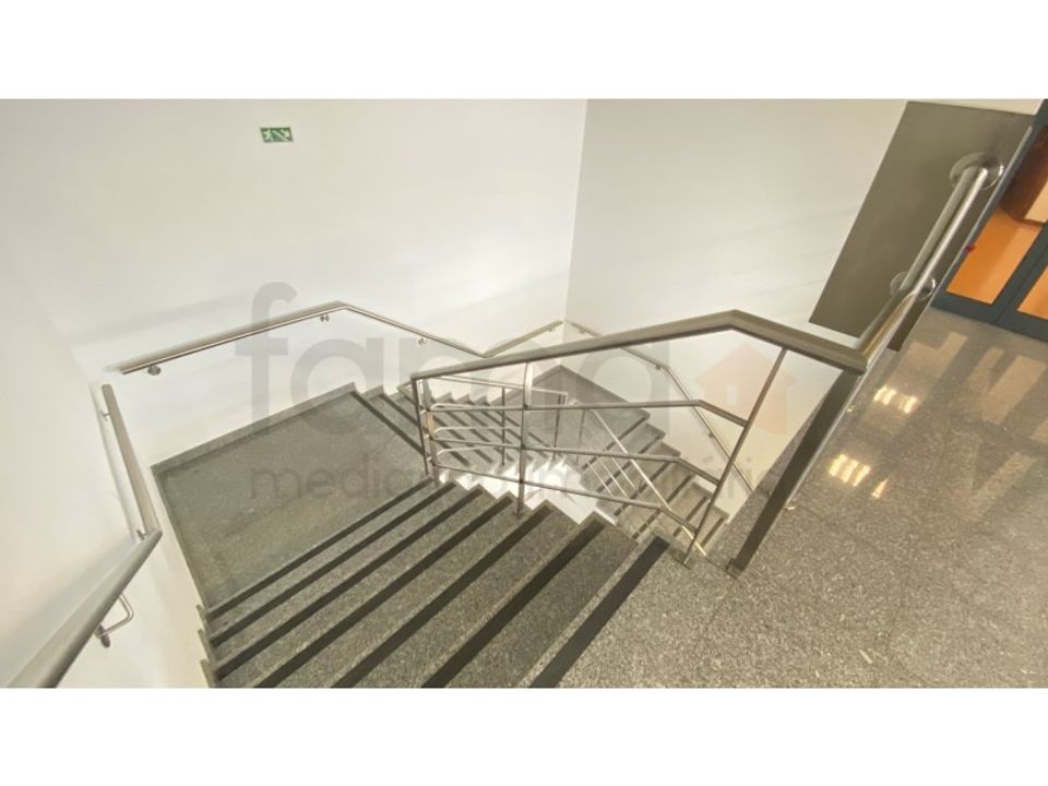 L'establiment comercial a Carnaxide, Lisbon - foto 3