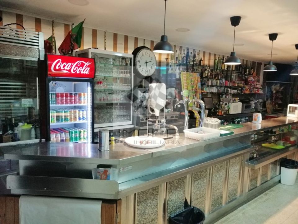 Erhvervsejendom i Amadora, Lisbon - foto 1