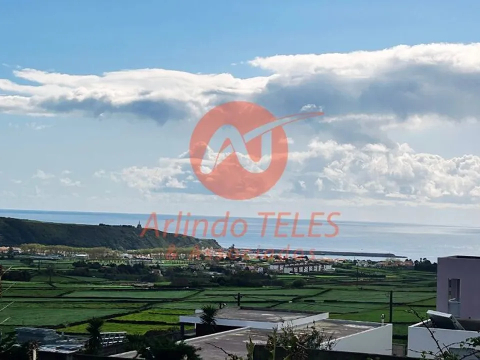 Helårsgrund i Vila da Praia da Vitoria, Terceira - foto 1