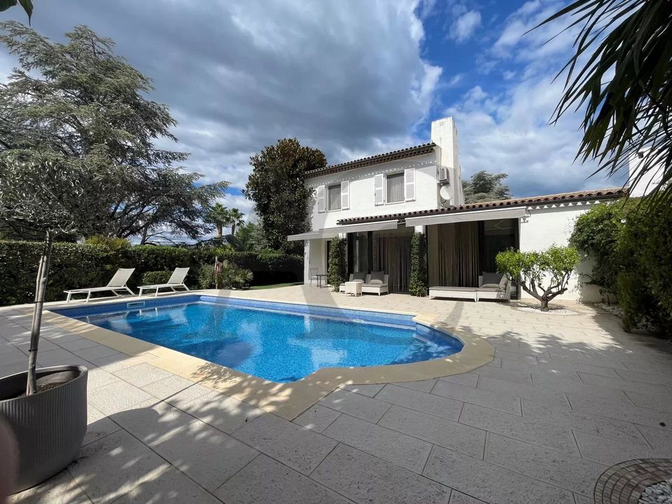 Villa i Villeneuve-Loubet, Alpes-Maritimes - foto 1