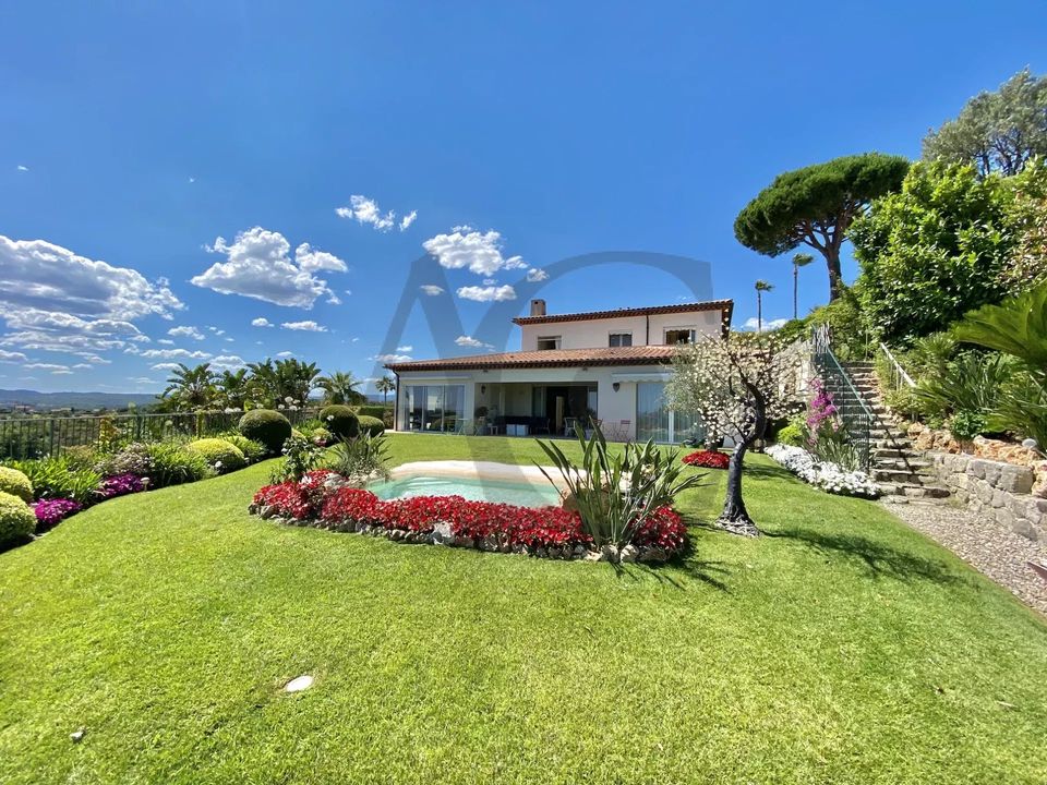 Villa i Villeneuve-Loubet, Alpes-Maritimes - foto 1