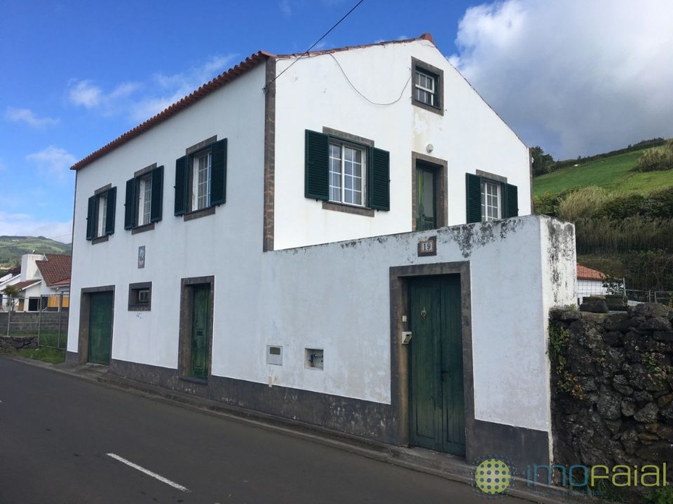 Casa de pueblo en Horta, Faial - foto 1