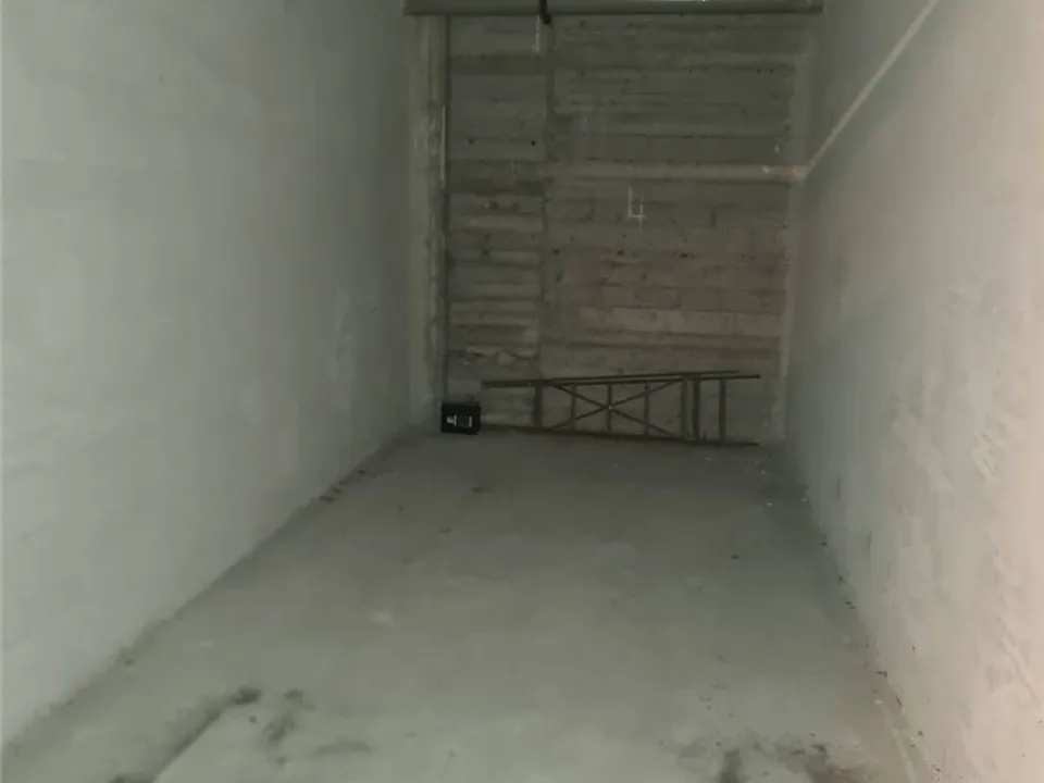Garaż: Modena, Modena – zdjęcie 1