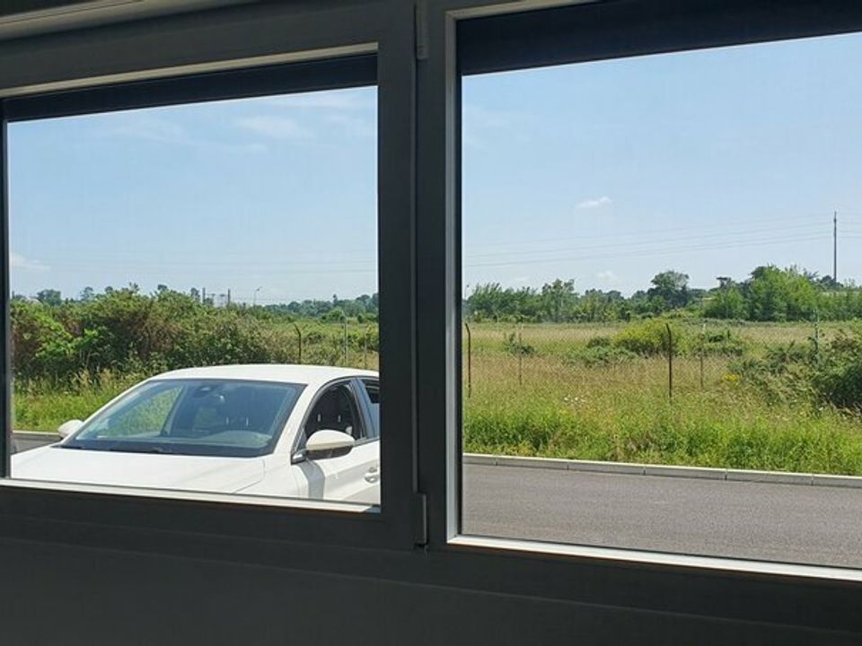 Commercial property in Izon, Gironde - photo 3