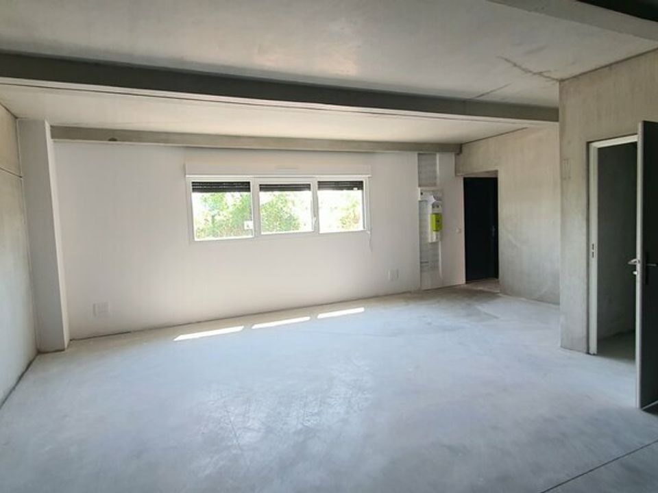 Commercial property in Izon, Gironde - photo 5