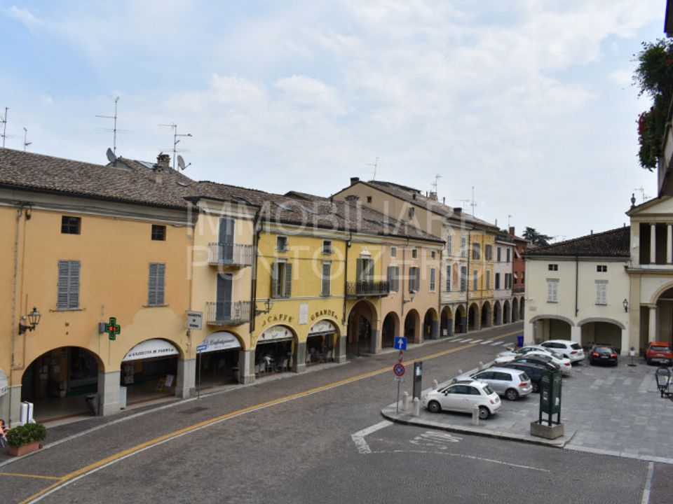 Erhvervsejendom i Soragna, Parma - foto 1