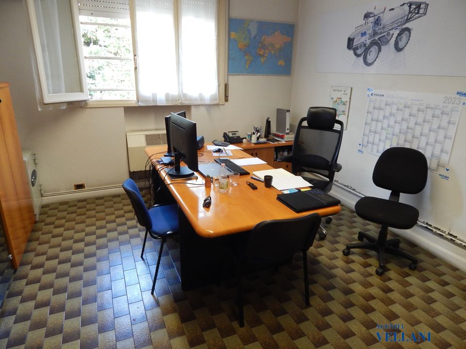 L'establiment comercial a Carpi, Modena - foto 2