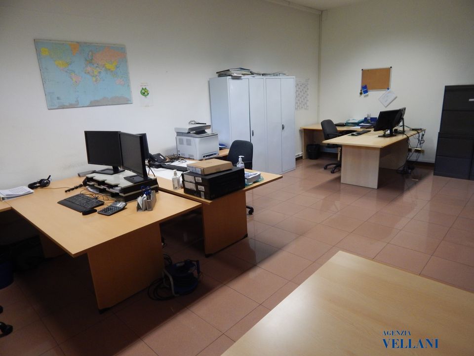 L'establiment comercial a Carpi, Modena - foto 3