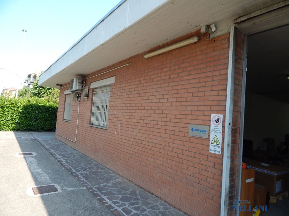 L'establiment comercial a Carpi, Modena - foto 4