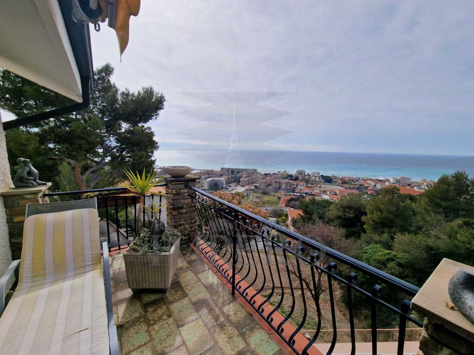 Villa a Ventimiglia, Imperia - foto 1