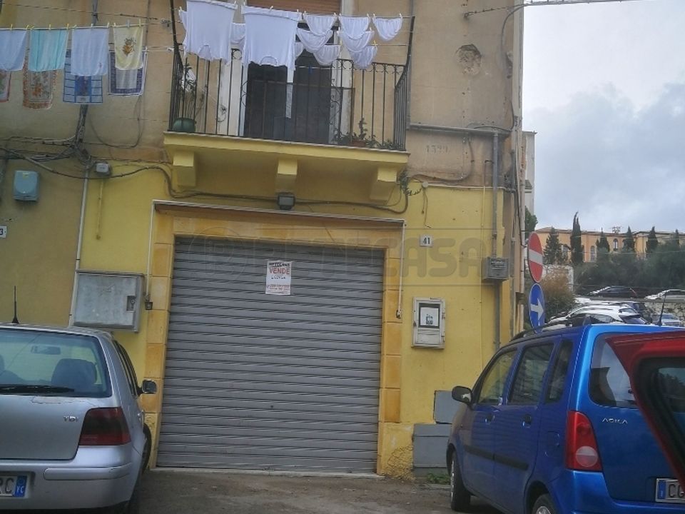 Erhvervsejendom i Caltanissetta, Caltanissetta - foto 1