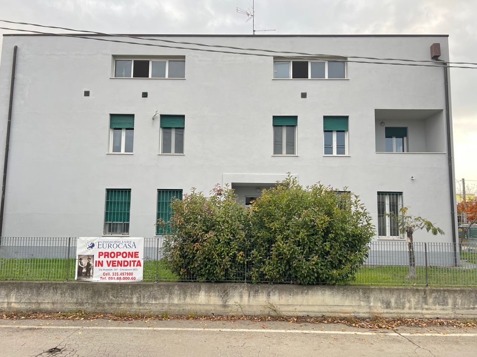 L'establiment comercial a Crevalcore, Bologna - foto 2
