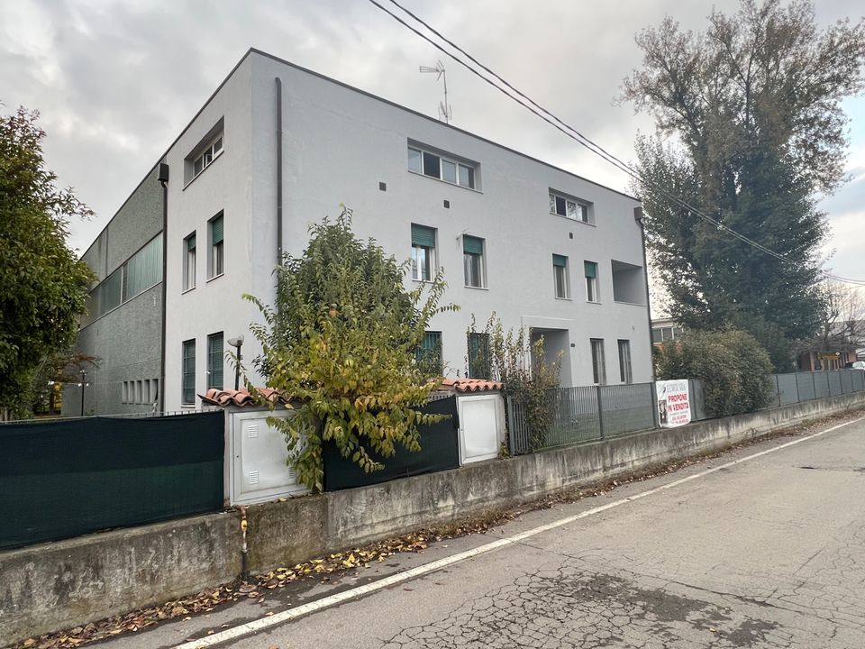 L'establiment comercial a Crevalcore, Bologna - foto 3
