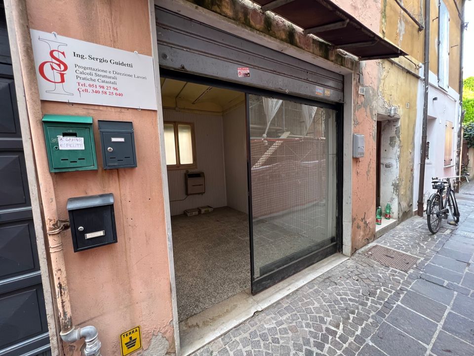 L'establiment comercial a Crevalcore, Bologna - foto 1