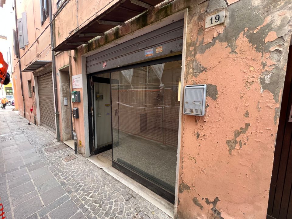 L'establiment comercial a Crevalcore, Bologna - foto 3