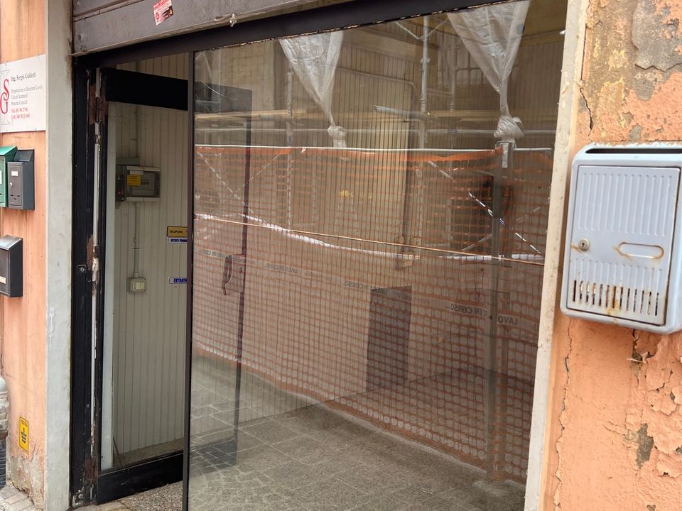 L'establiment comercial a Crevalcore, Bologna - foto 4