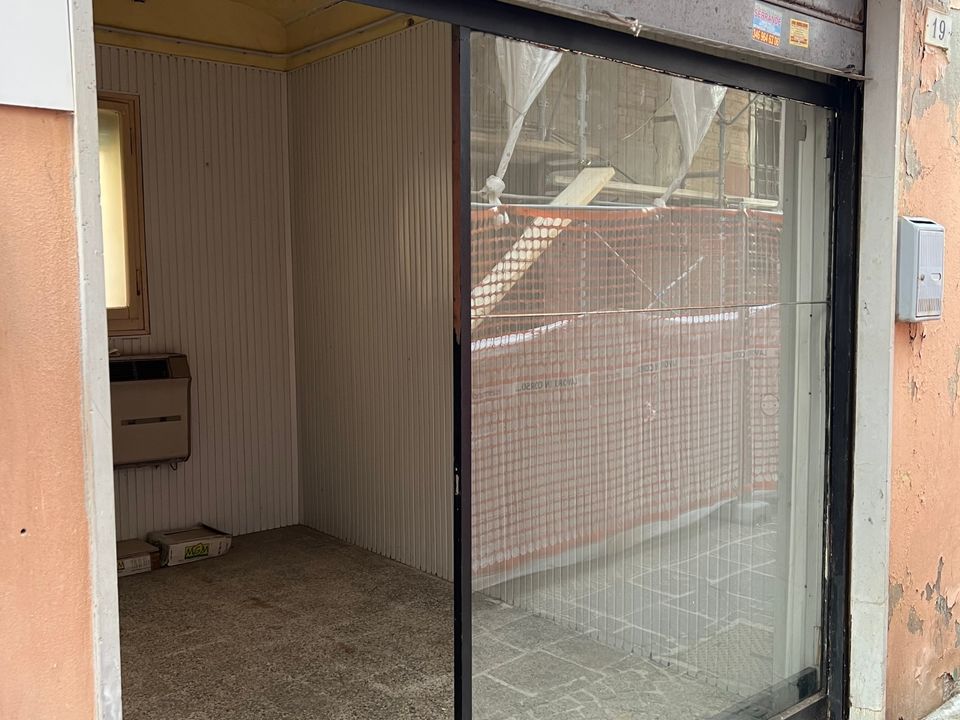 L'establiment comercial a Crevalcore, Bologna - foto 5
