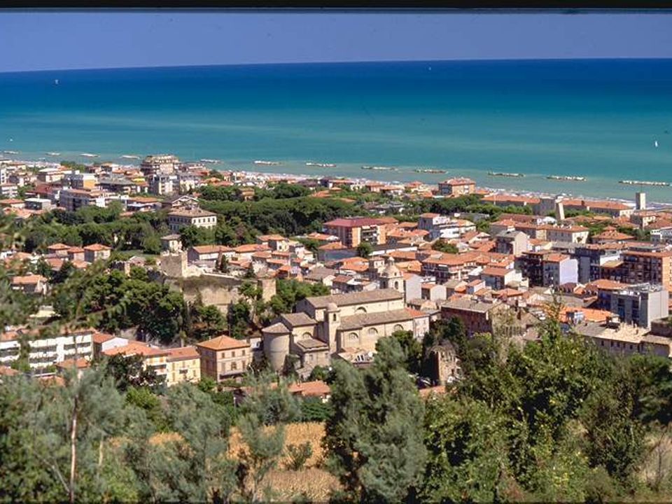Propriedade comercial em Porto San Giorgio, Fermo - foto 2