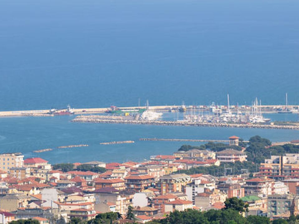 Propriedade comercial em Porto San Giorgio, Fermo - foto 4