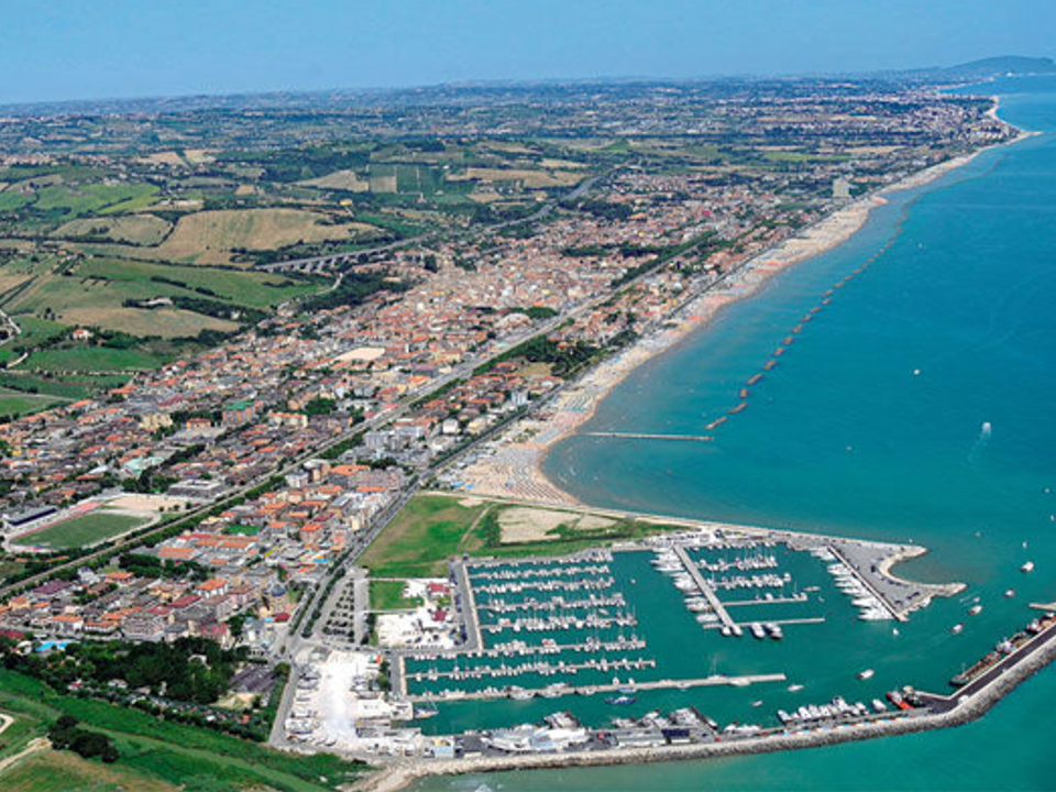 Propriedade comercial em Porto San Giorgio, Fermo - foto 1