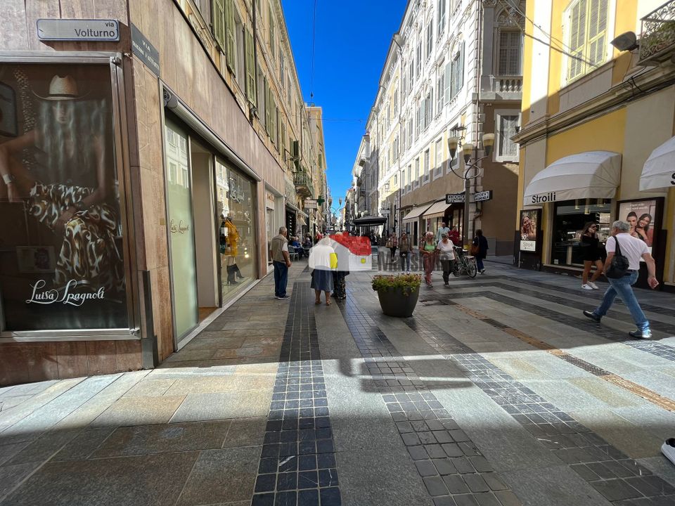Erhvervsejendom i Sanremo, Imperia - foto 1