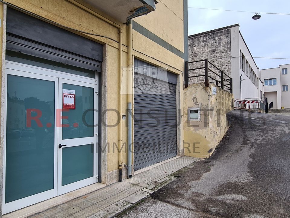 L'establiment comercial a Martina Franca, Taranto - foto 1
