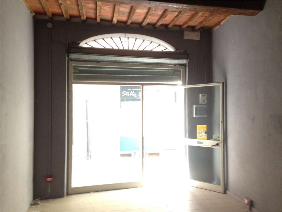 L'establiment comercial a Lucca, Lucca - foto 1
