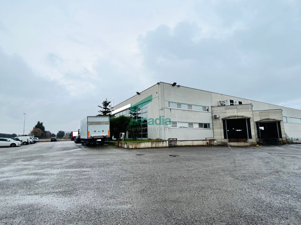 Erhvervsejendom i Bitritto, Bari - foto 1