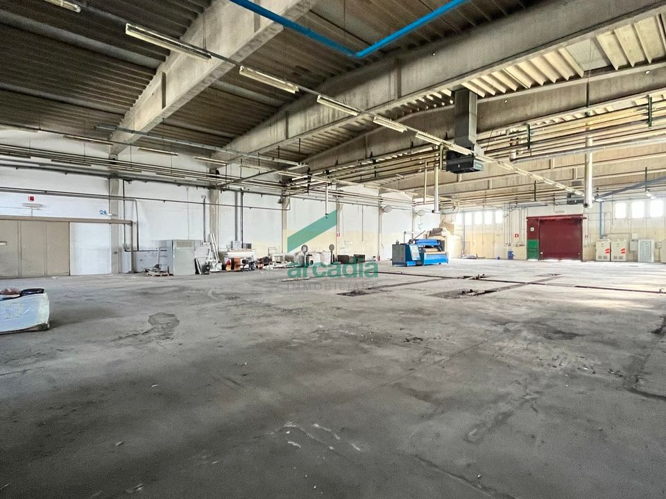 Commercial property in Modugno, Bari - photo 4