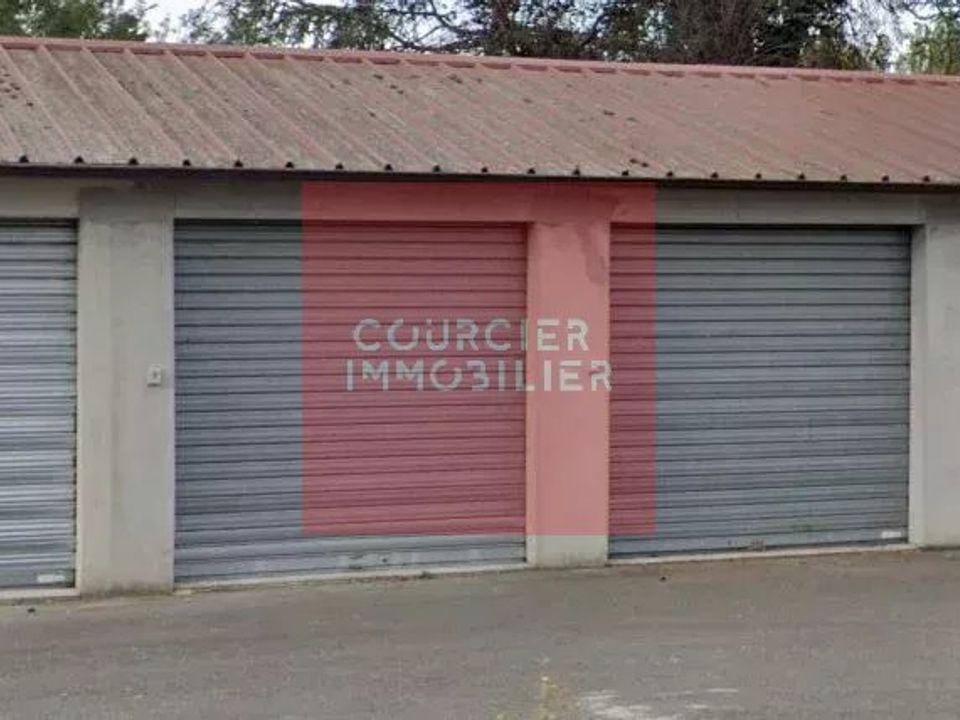 Commercial property in Coignières, Yvelines - photo 1