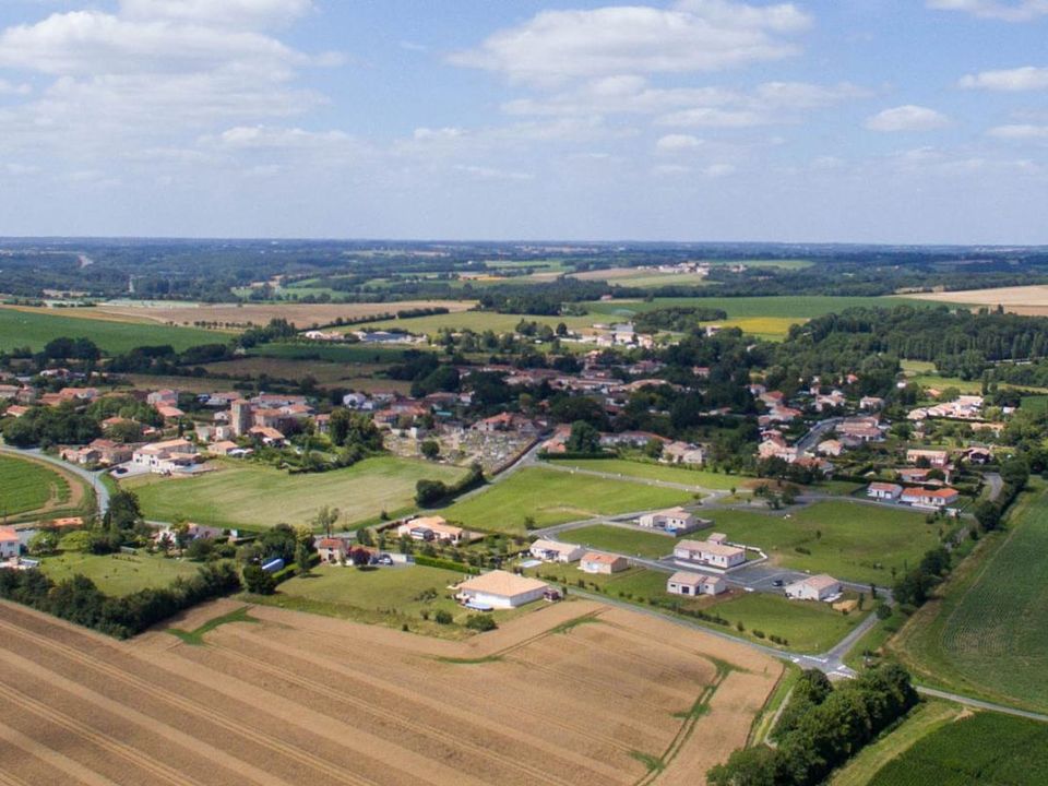 Helårsgrund i Sainte-Hermine, Vendee - foto 1