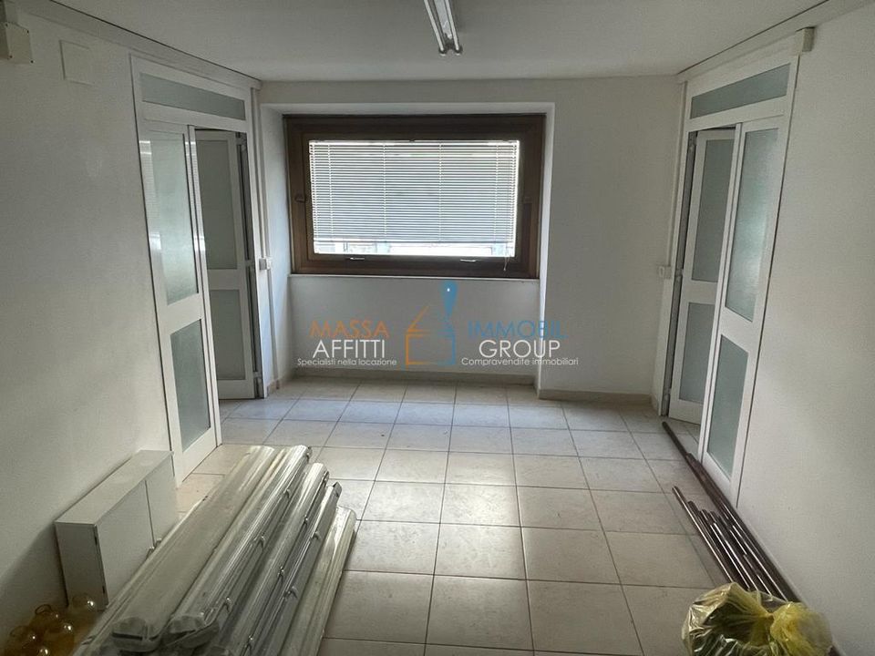 Erhvervsejendom i Carrara, Massa and Carrara - foto 1