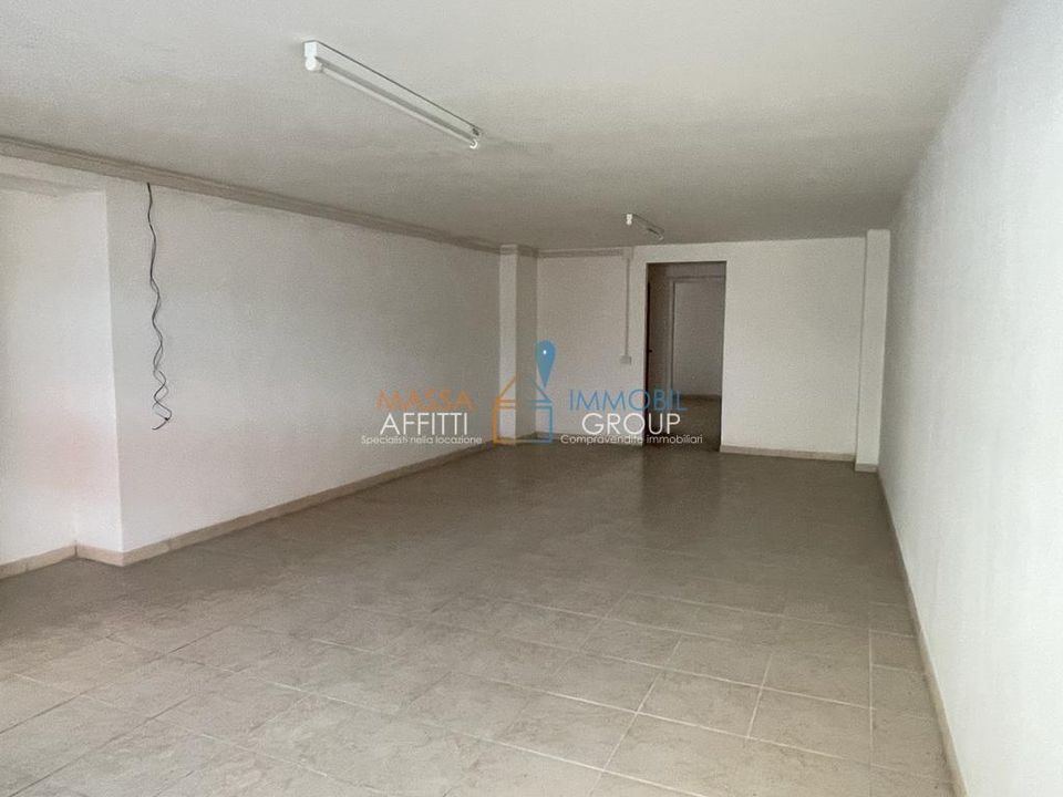 Erhvervsejendom i Carrara, Massa and Carrara - foto 4