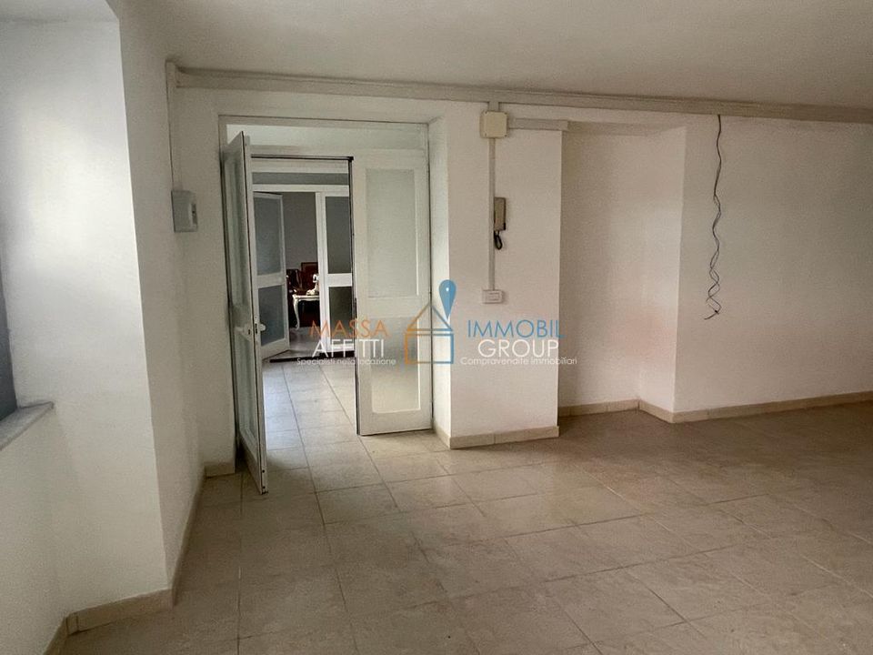 Erhvervsejendom i Carrara, Massa and Carrara - foto 5