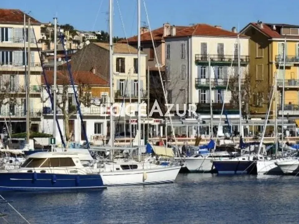 Erhvervsejendom i Golfe-Juan, Alpes-Maritimes - foto 2