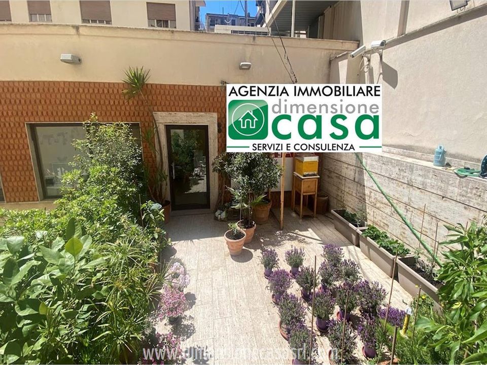 Erhvervsejendom i Caltanissetta, Caltanissetta - foto 1
