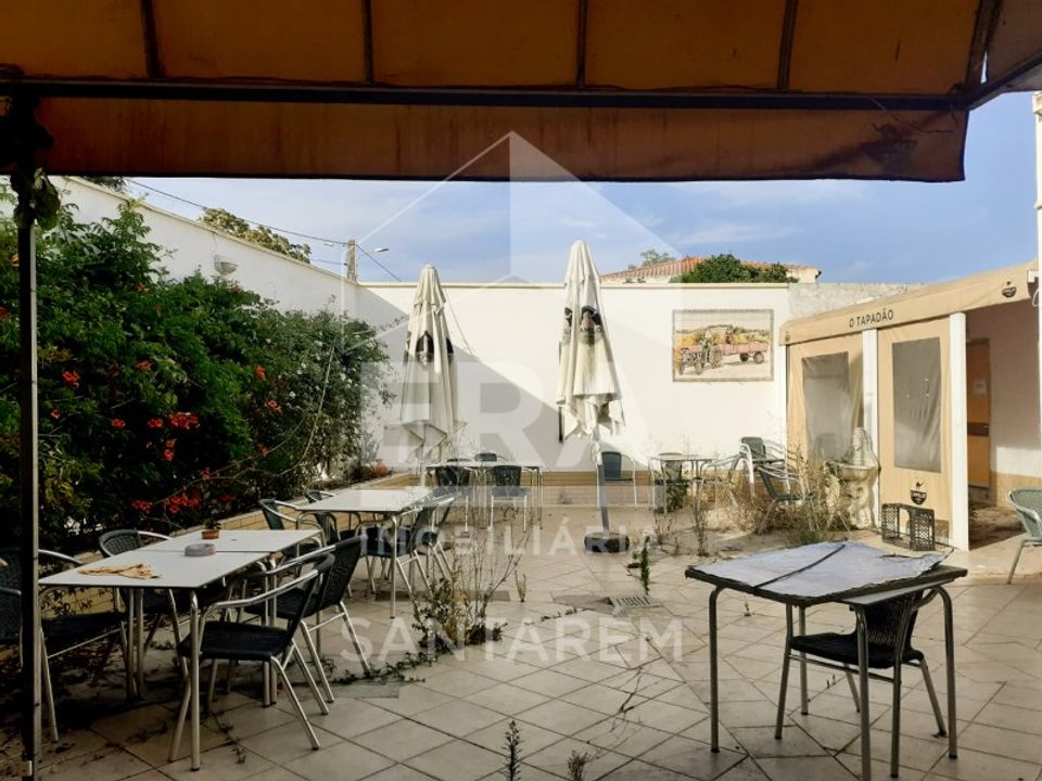 Erhvervsejendom i Almeirim, Santarem - foto 1